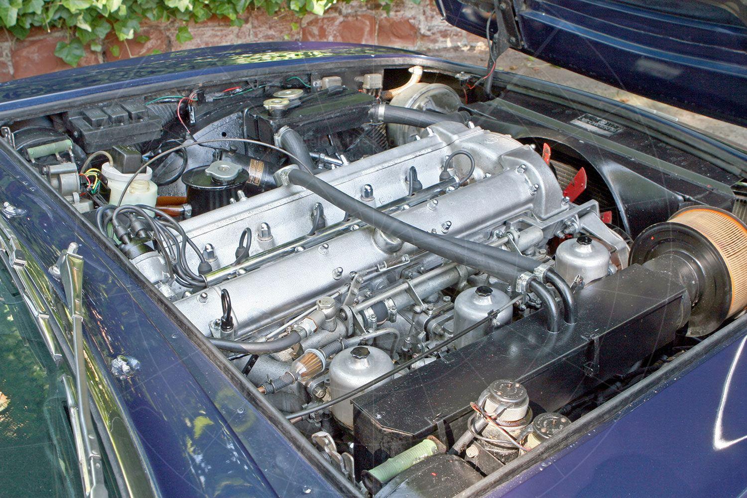 Aston Martin DBS6 shooting brake by Panelcraft - engine bay Pic: magiccarpics.co.uk | Aston Martin DBS6 shooting brake by Panelcraft - engine bay