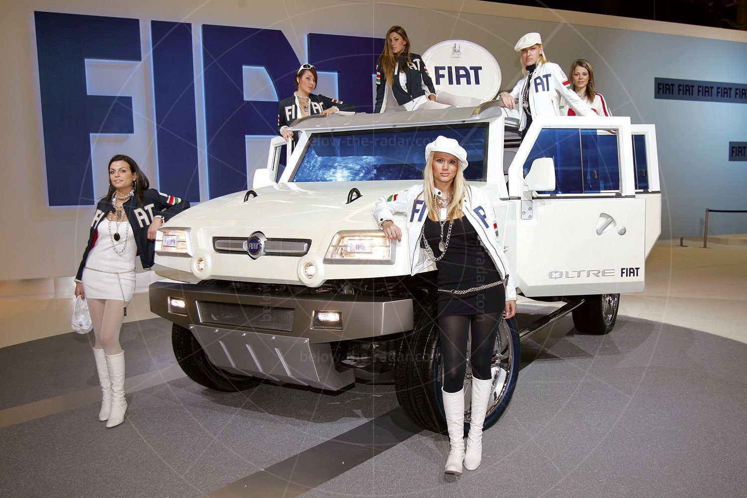 Fiat Oltre being unveiled at the 2005 Bologna motor show Pic: Fiat | Fiat Oltre being unveiled at the 2005 Bologna motor show