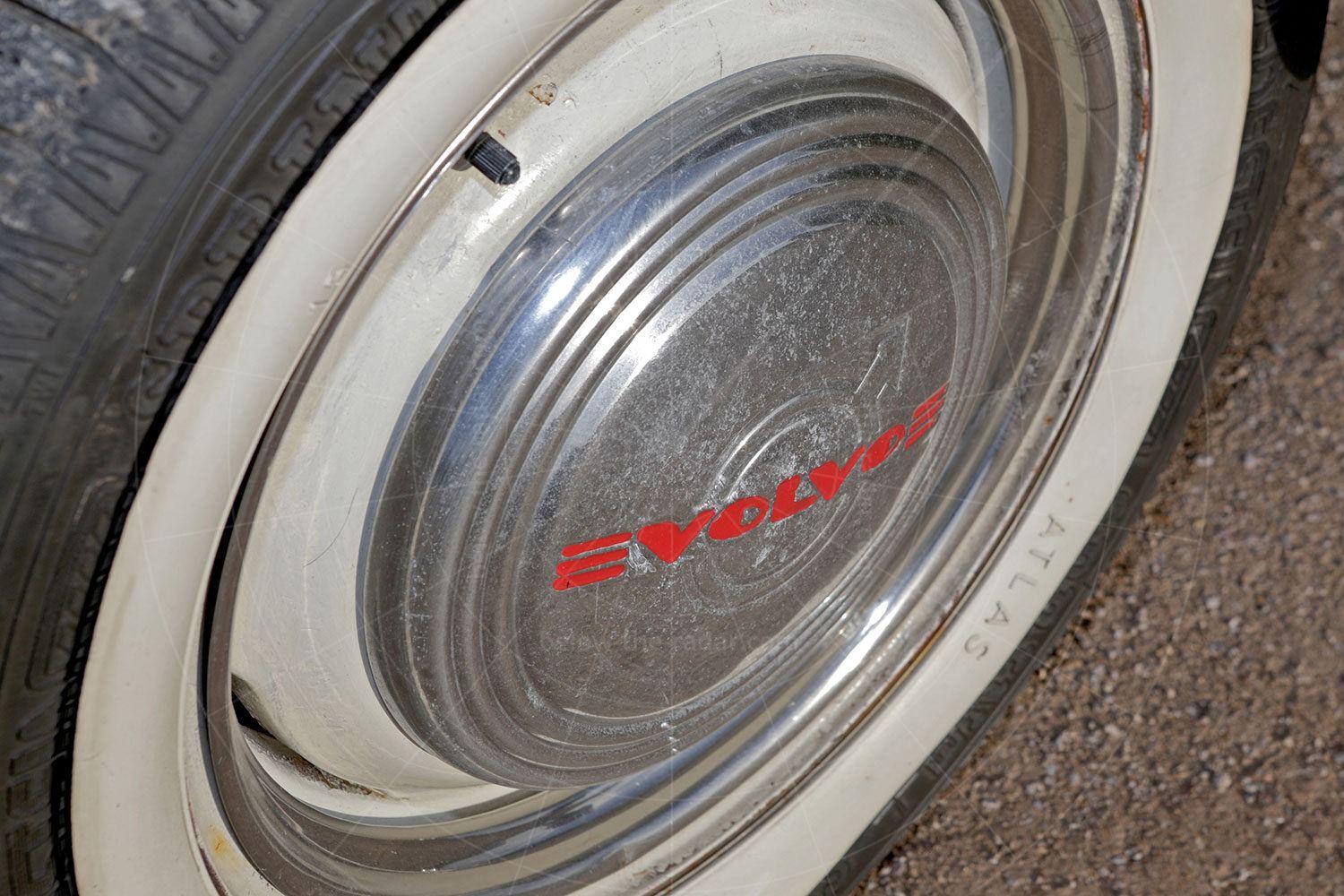 PV445 Valbo drophead coupé wheel trim Pic: magiccarpics.co.uk | PV445 Valbo drophead coupé wheel trim