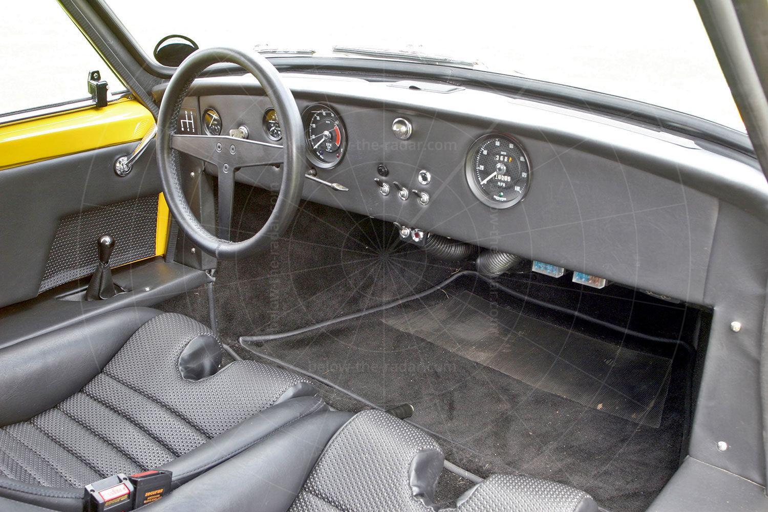 Unipower GT dashboard Pic: magiccarpics.co.uk | Unipower GT dashboard