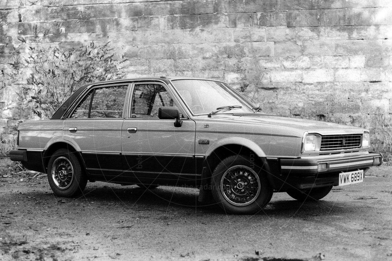 The Avon Triumph Acclaim Pic: magiccarpics.co.uk | The Avon Triumph Acclaim