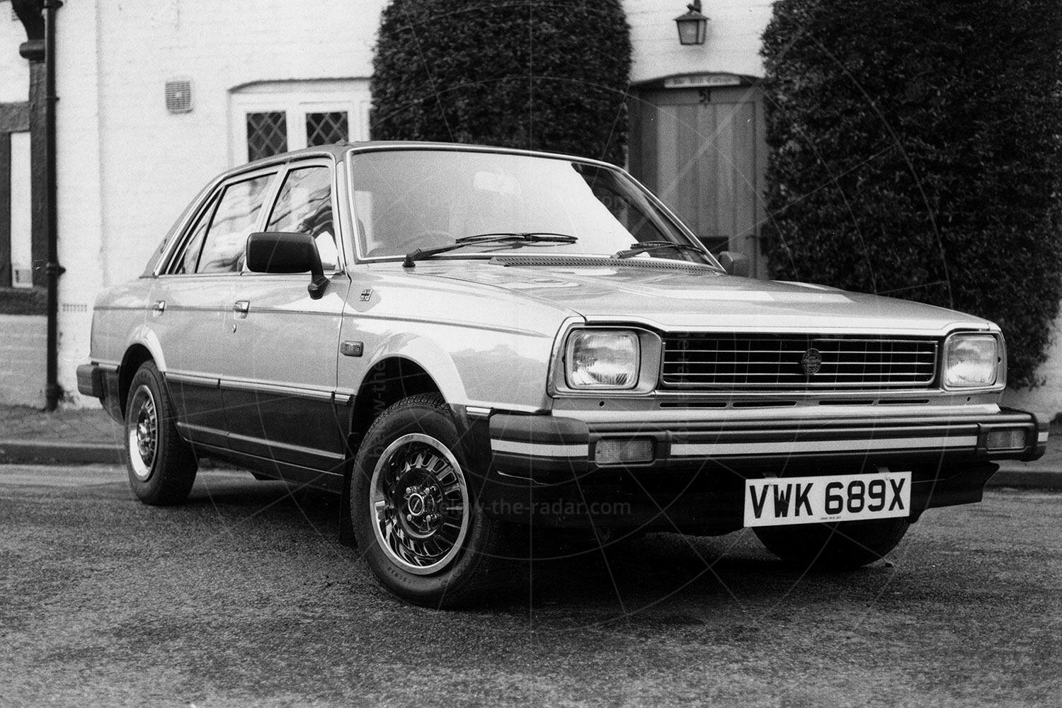 The Avon Triumph Acclaim Pic: magiccarpics.co.uk | The Avon Triumph Acclaim