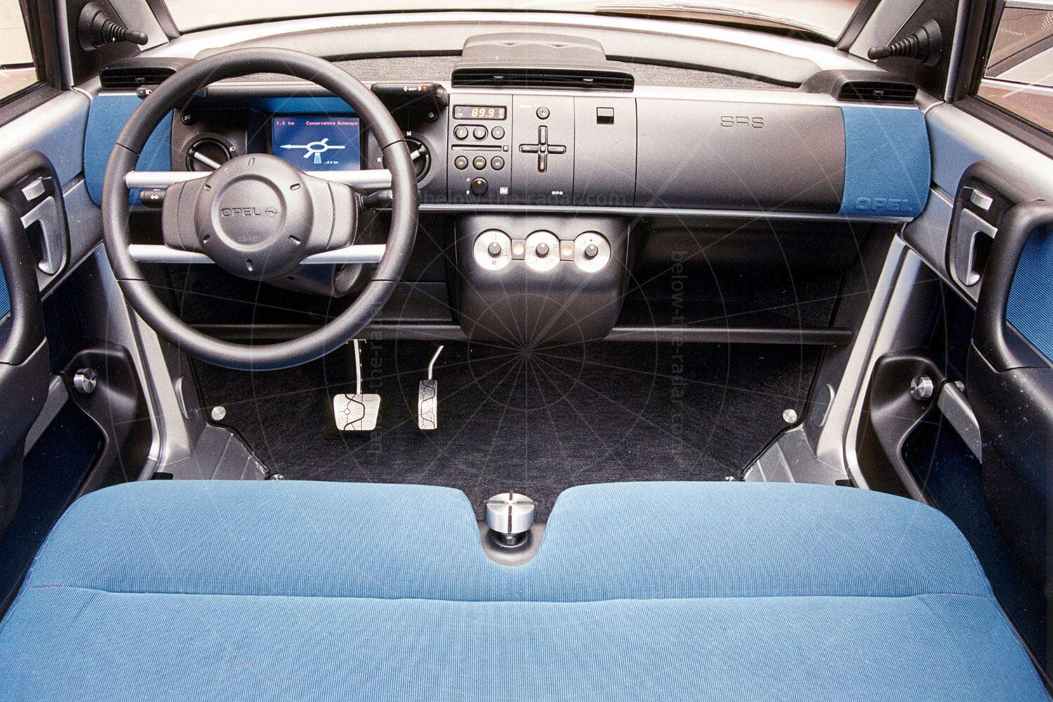 Opel Maxx four-door interior Pic: GM | Opel Maxx four-door interior