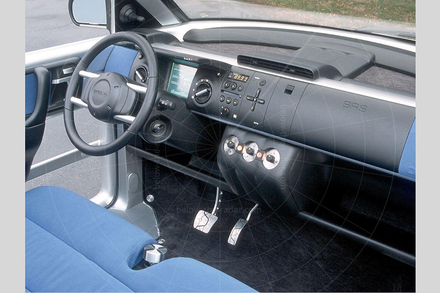 Opel Maxx four-door interior Pic: GM | Opel Maxx four-door interior