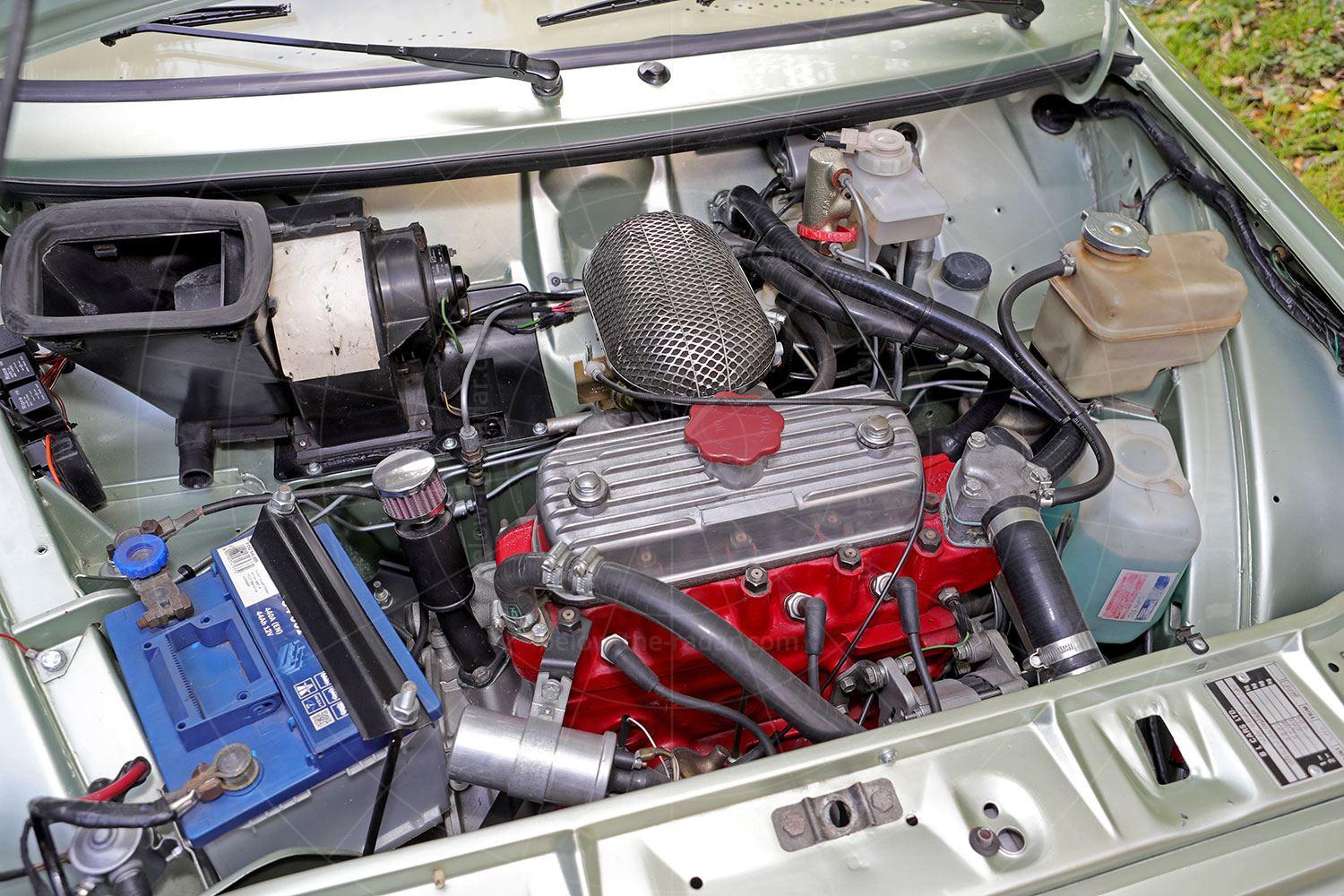 Engine bay Pic: magiccarpics.co.uk |