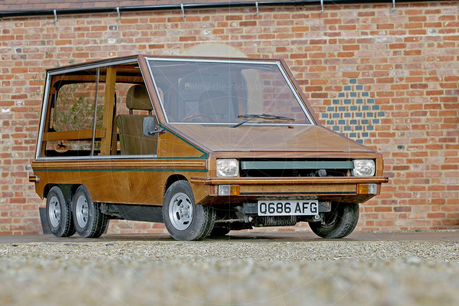 Towns Hustler Six Pic: magiccarpics.co.uk | Towns Hustler Six