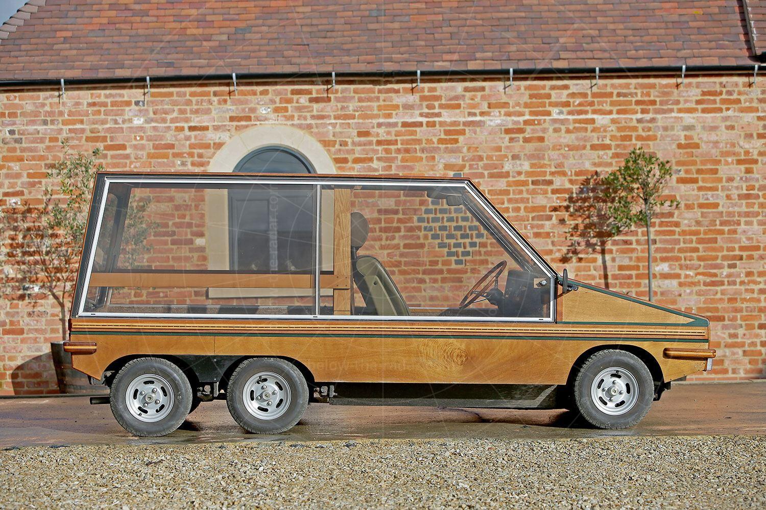 Towns Hustler Six Pic: magiccarpics.co.uk | Towns Hustler Six