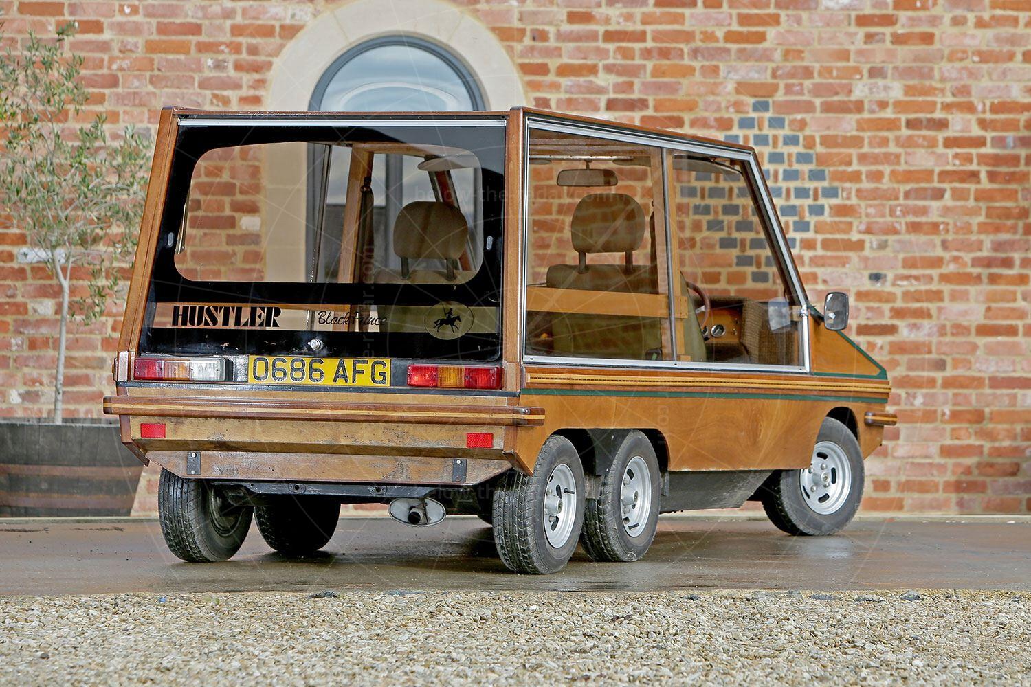 Towns Hustler Six Pic: magiccarpics.co.uk | Towns Hustler Six