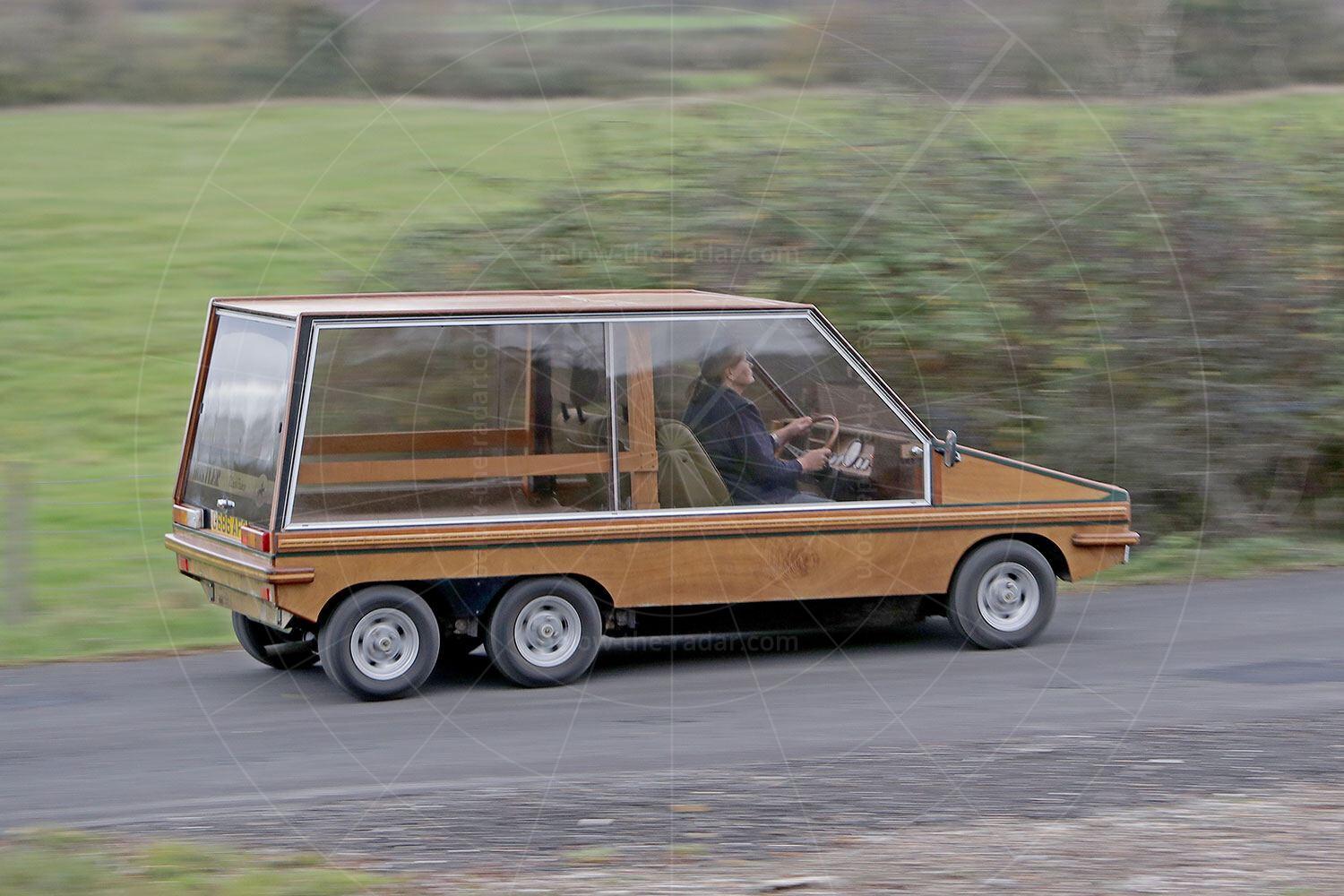 Towns Hustler Six Pic: magiccarpics.co.uk | Towns Hustler Six