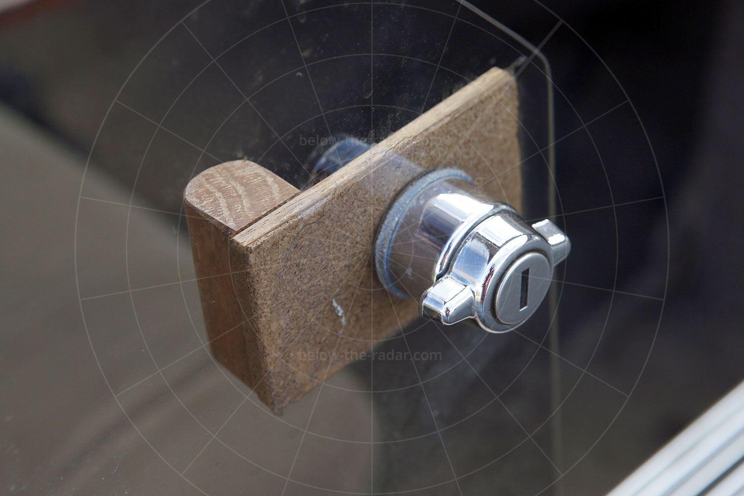 Towns Hustler Six - door lock Pic: magiccarpics.co.uk | Towns Hustler Six - door lock