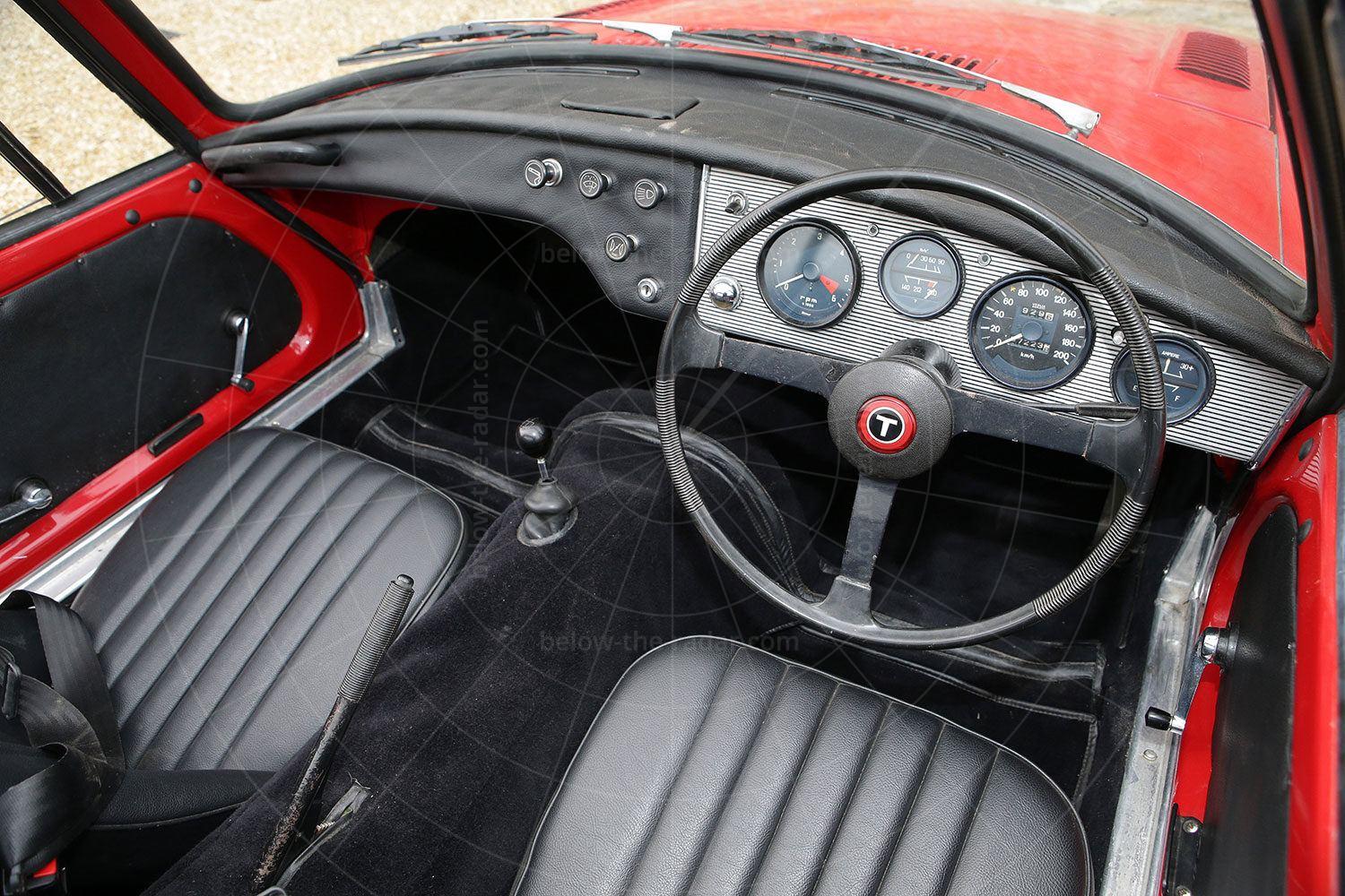 Toyota Sports 800 dashboard Pic: magiccarpics.co.uk | Toyota Sports 800 dashboard