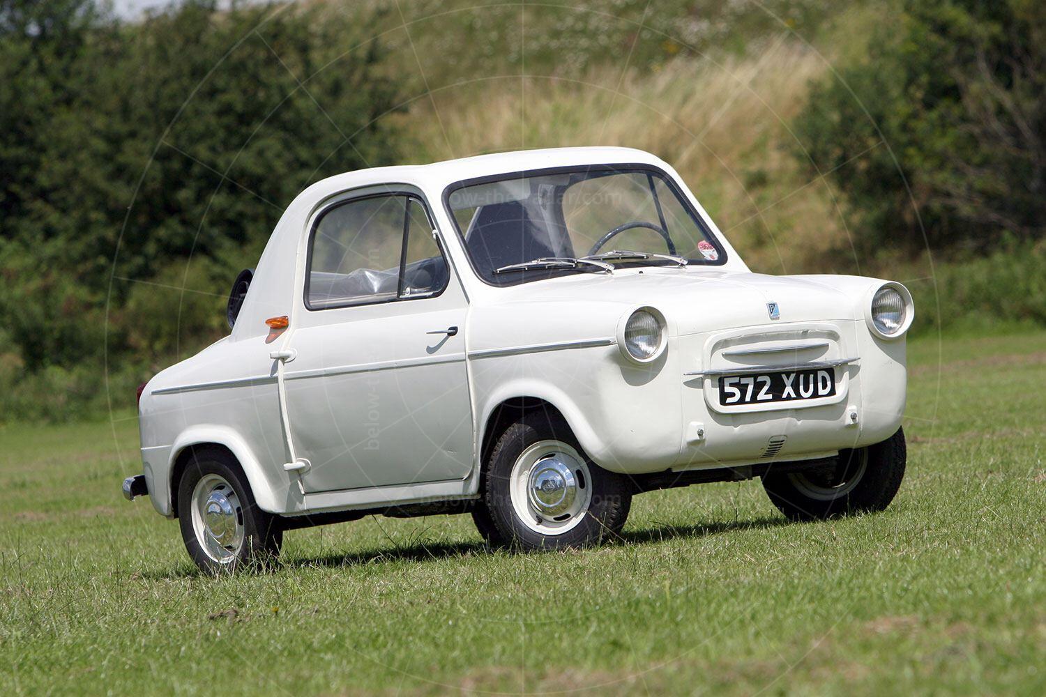 Vespa 400 Pic: magiccarpics.co.uk | Vespa 400