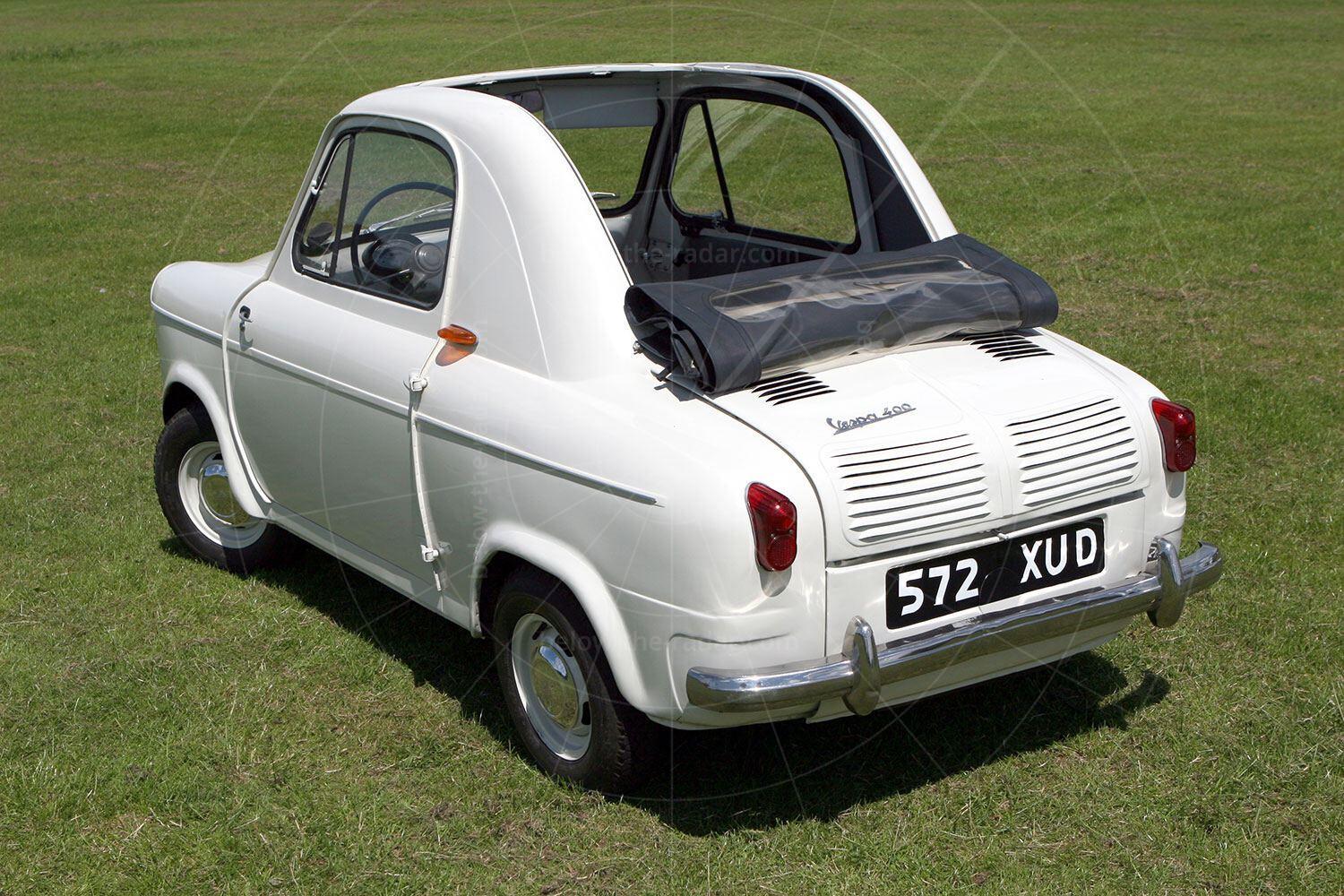 Vespa 400 Pic: magiccarpics.co.uk | Vespa 400