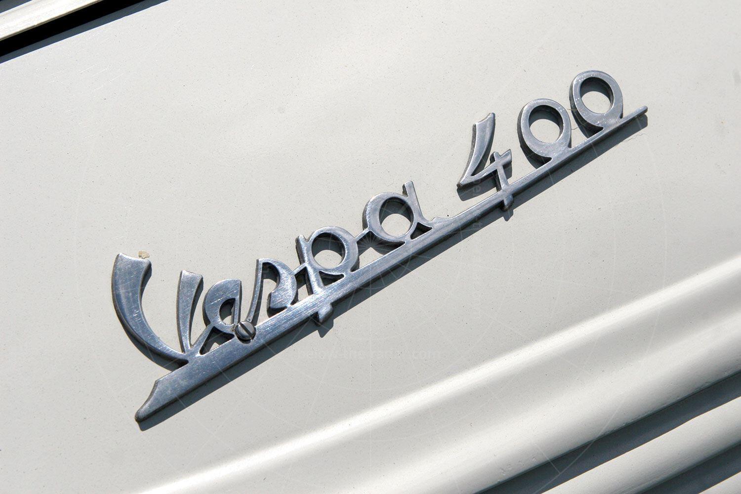 Vespa 400 badge Pic: magiccarpics.co.uk | Vespa 400 badge