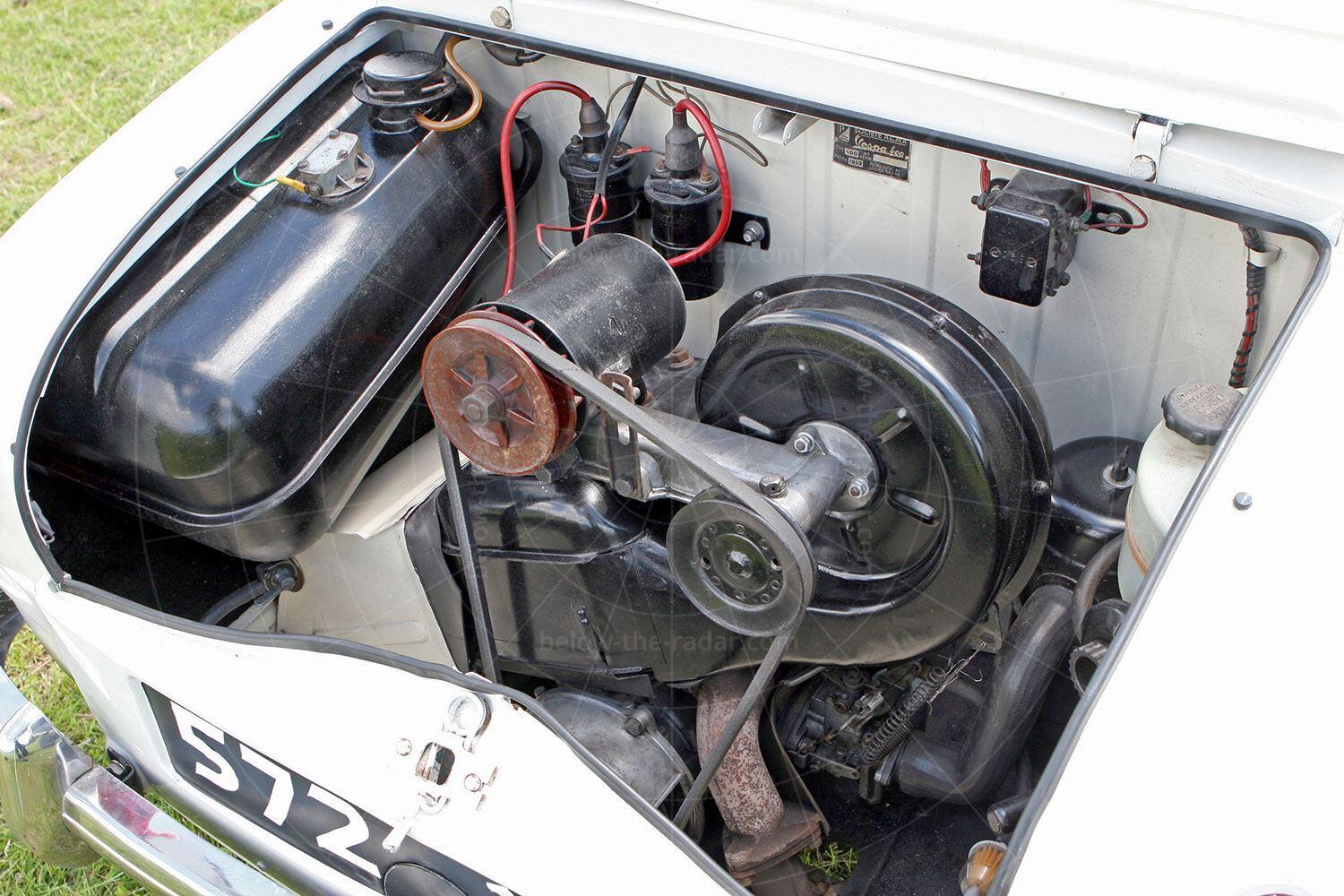 Vespa 400 engine bay Pic: magiccarpics.co.uk | Vespa 400 engine bay