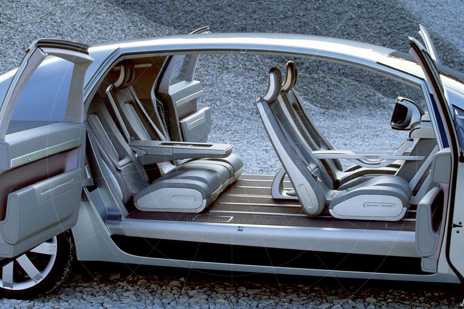 GM Hy-Wire interior Pic: General Motors | GM Hy-Wire interior