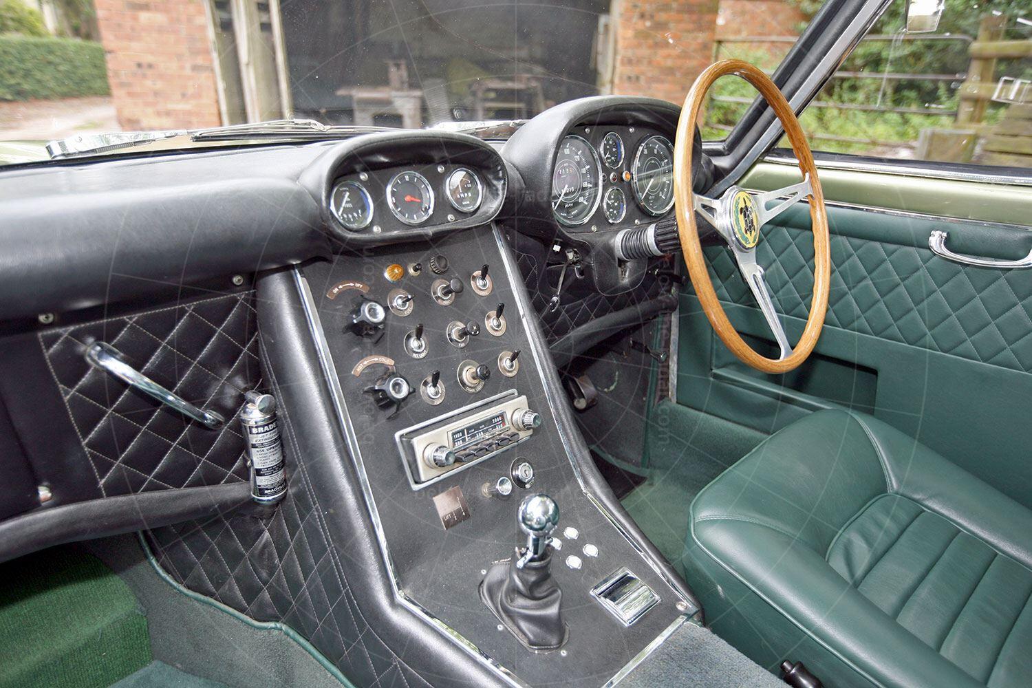 Gordon-Keeble GT dashboard Pic: magiccarpics.co.uk | Gordon-Keeble GT dashboard
