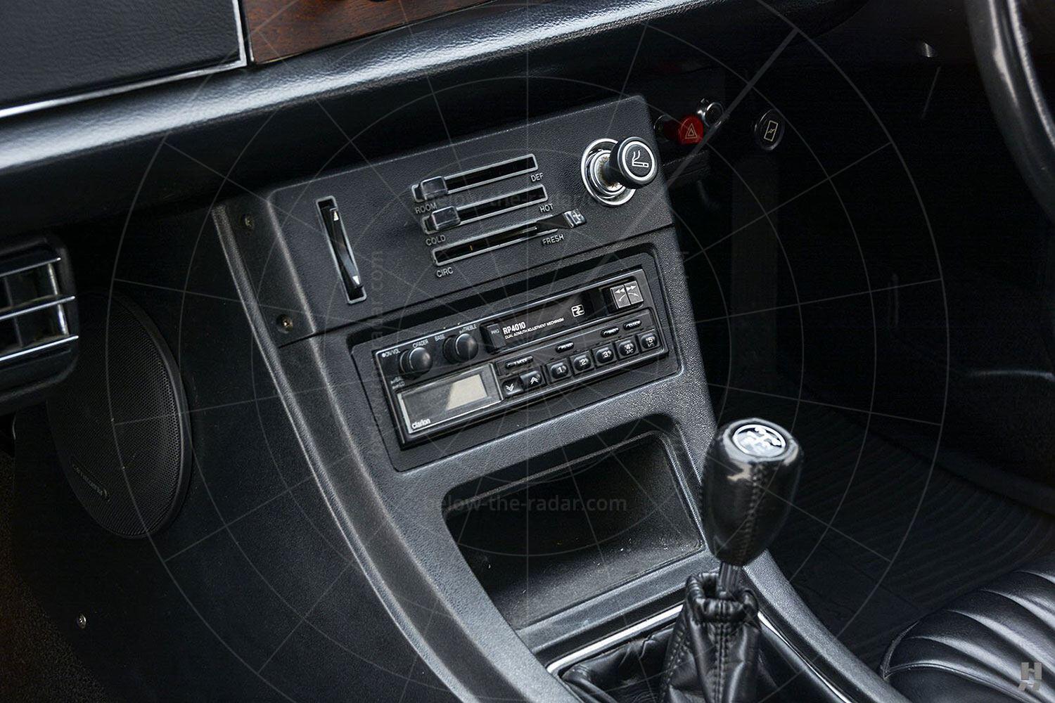 Isuzu 117 Coupé centre console Pic: Hyman Ltd | Isuzu 117 Coupé centre console