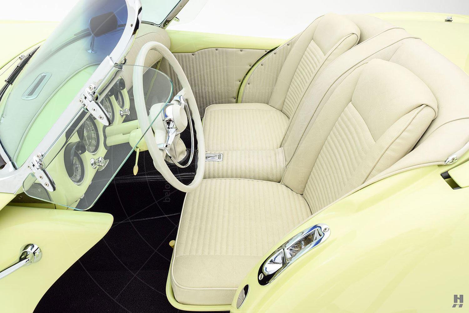 Kaiser Darrin 161 Pic: Hyman Ltd | Kaiser Darrin 161 interior