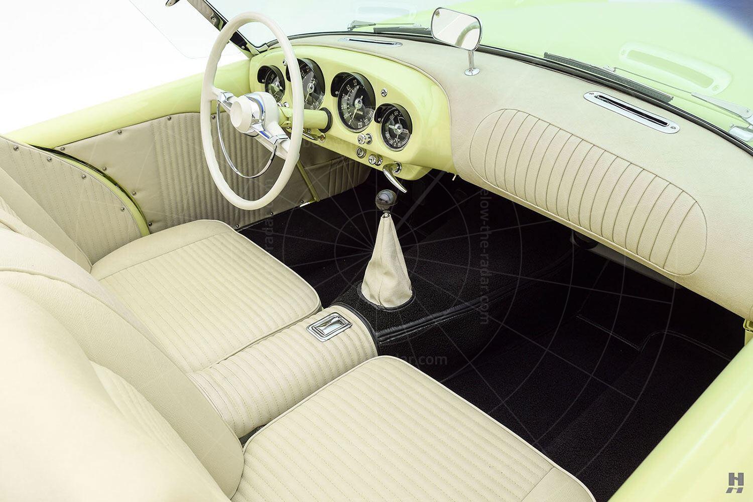 Kaiser Darrin 161 Pic: Hyman Ltd | Kaiser Darrin 161 interior