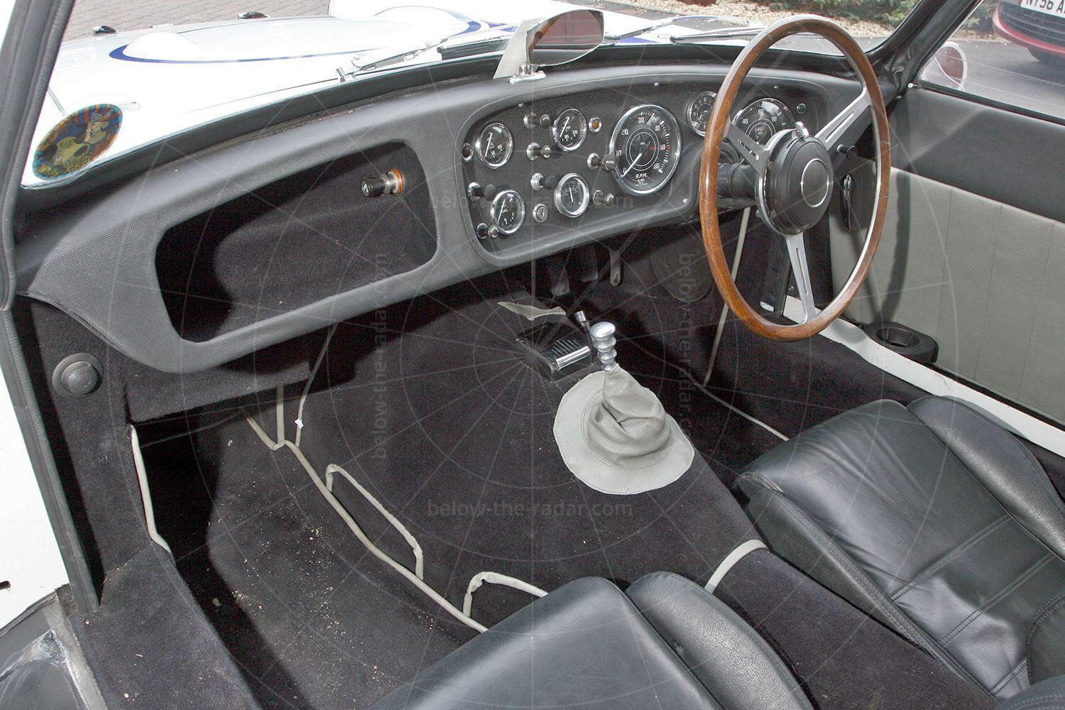 Peerless GT dashboard Pic: magiccarpics.co.uk | Peerless GT dashboard