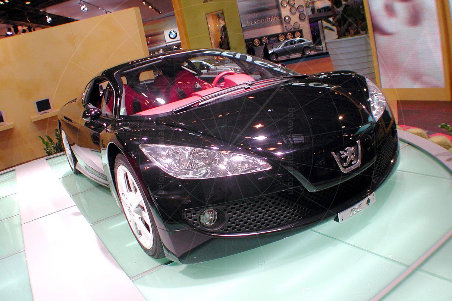 Peugeot RC Spades at the 2002 Paris Salon Pic: magiccarpics.co.uk | Peugeot RC Spades at the 2002 Paris Salon