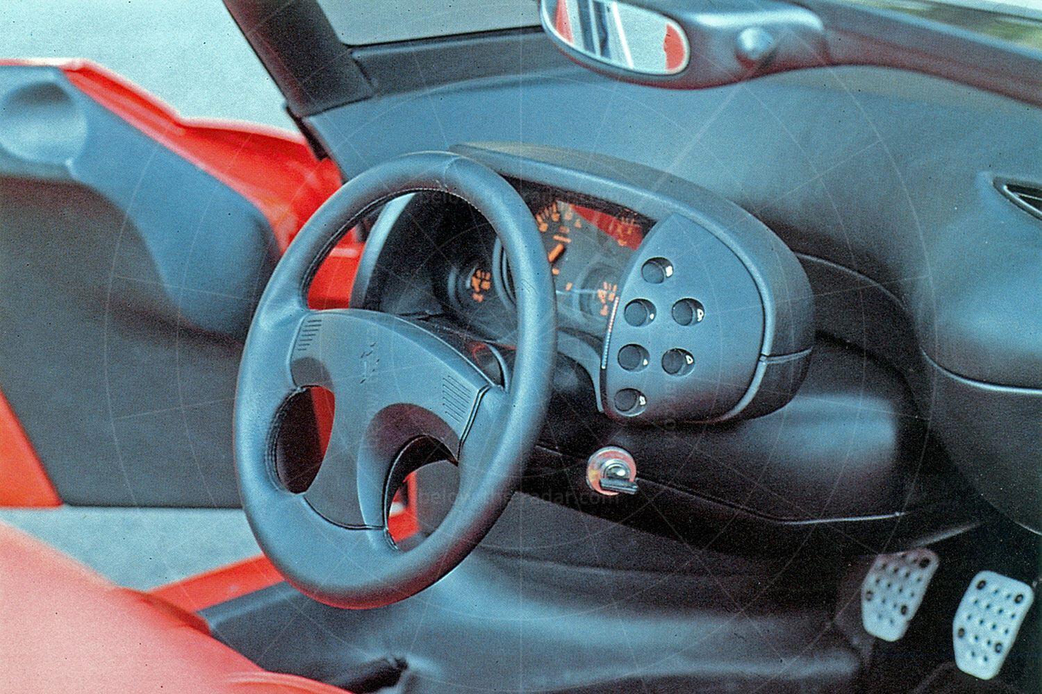 Pininfarina Mythos dashboard Pic: magiccarpics.co.uk | Pininfarina Mythos dashboard