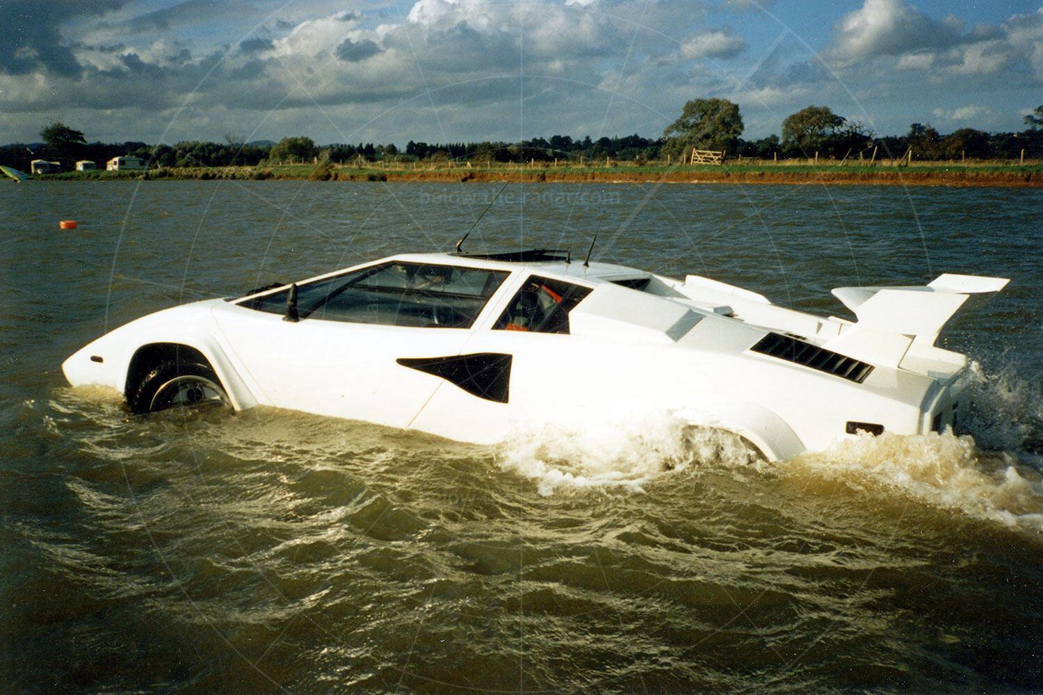 Mike Ryan's amphibious Lamborghini Countach Pic: magiccarpics.co.uk | Mike Ryan's amphibious Lamborghini Countach