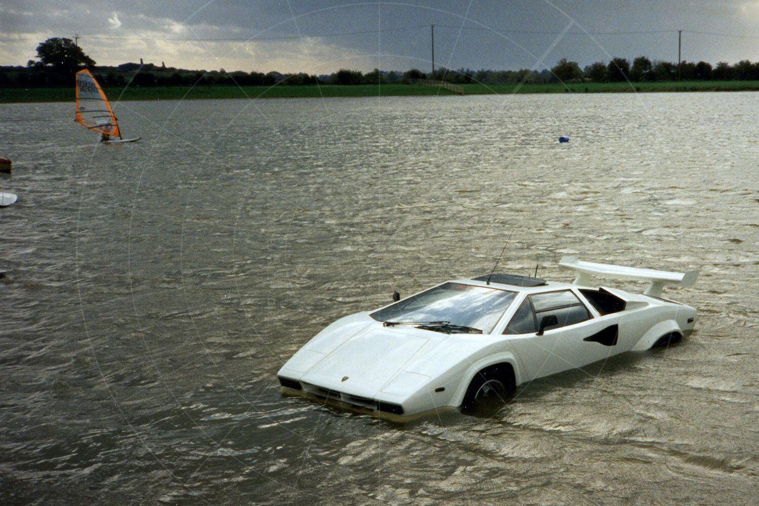 Mike Ryan's amphibious Lamborghini Countach Pic: magiccarpics.co.uk | Mike Ryan's amphibious Lamborghini Countach