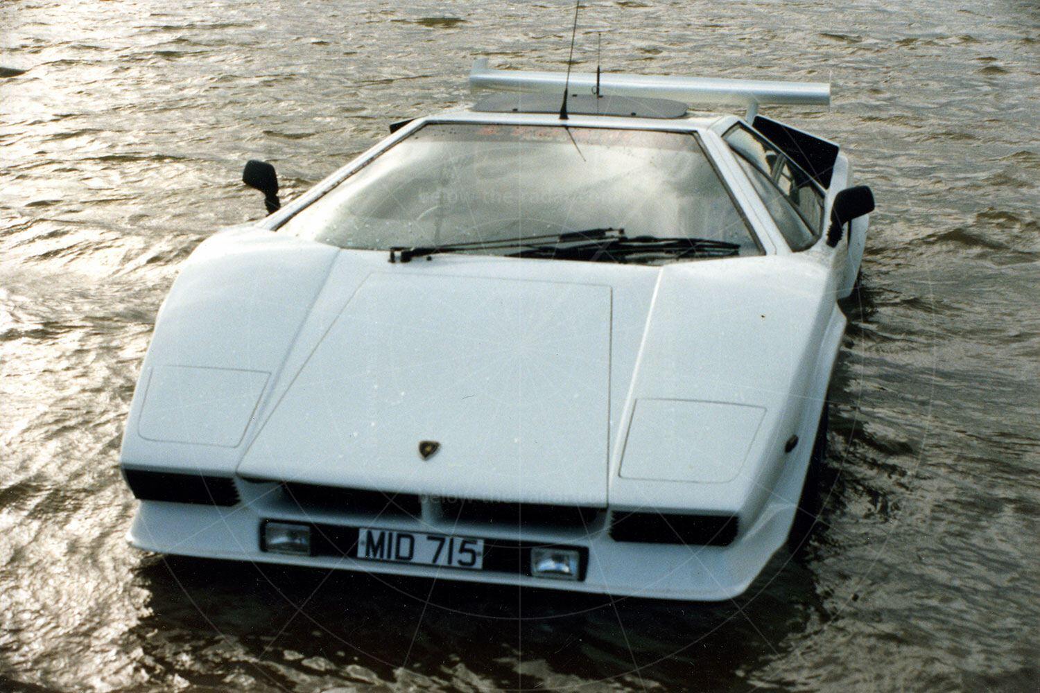 Mike Ryan's amphibious Lamborghini Countach Pic: magiccarpics.co.uk | Mike Ryan's amphibious Lamborghini Countach