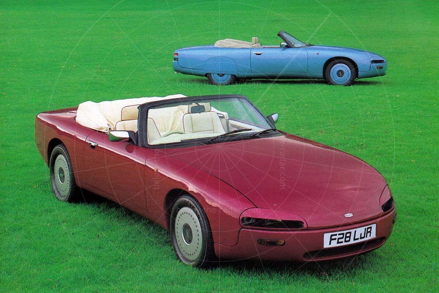 F28 Fairmile (red) and F29 Claremont (blue) Pic: magiccarpics.co.uk |
