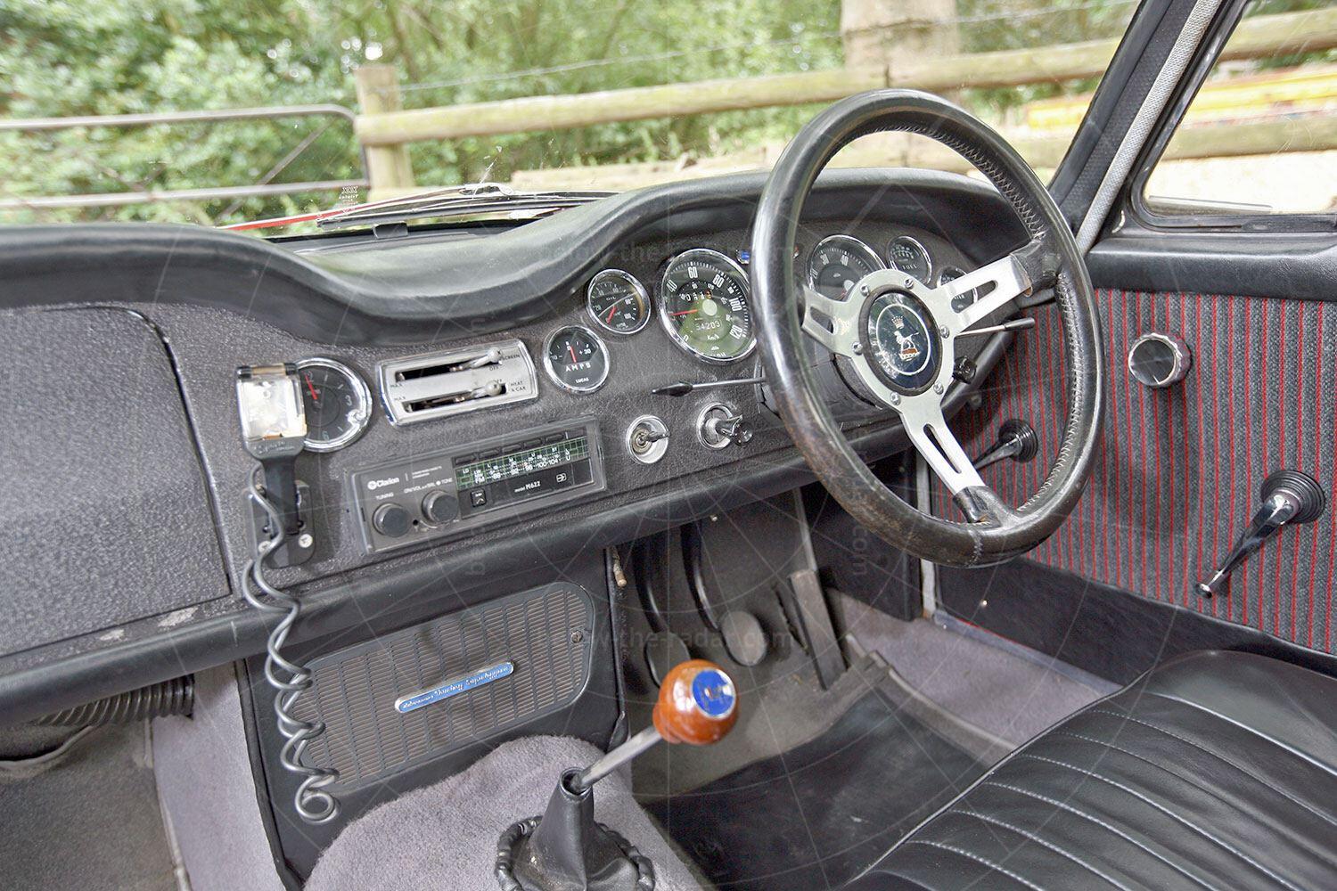 Sunbeam Venezia dashboard Pic: magiccarpics.co.uk | Sunbeam Venezia dashboard
