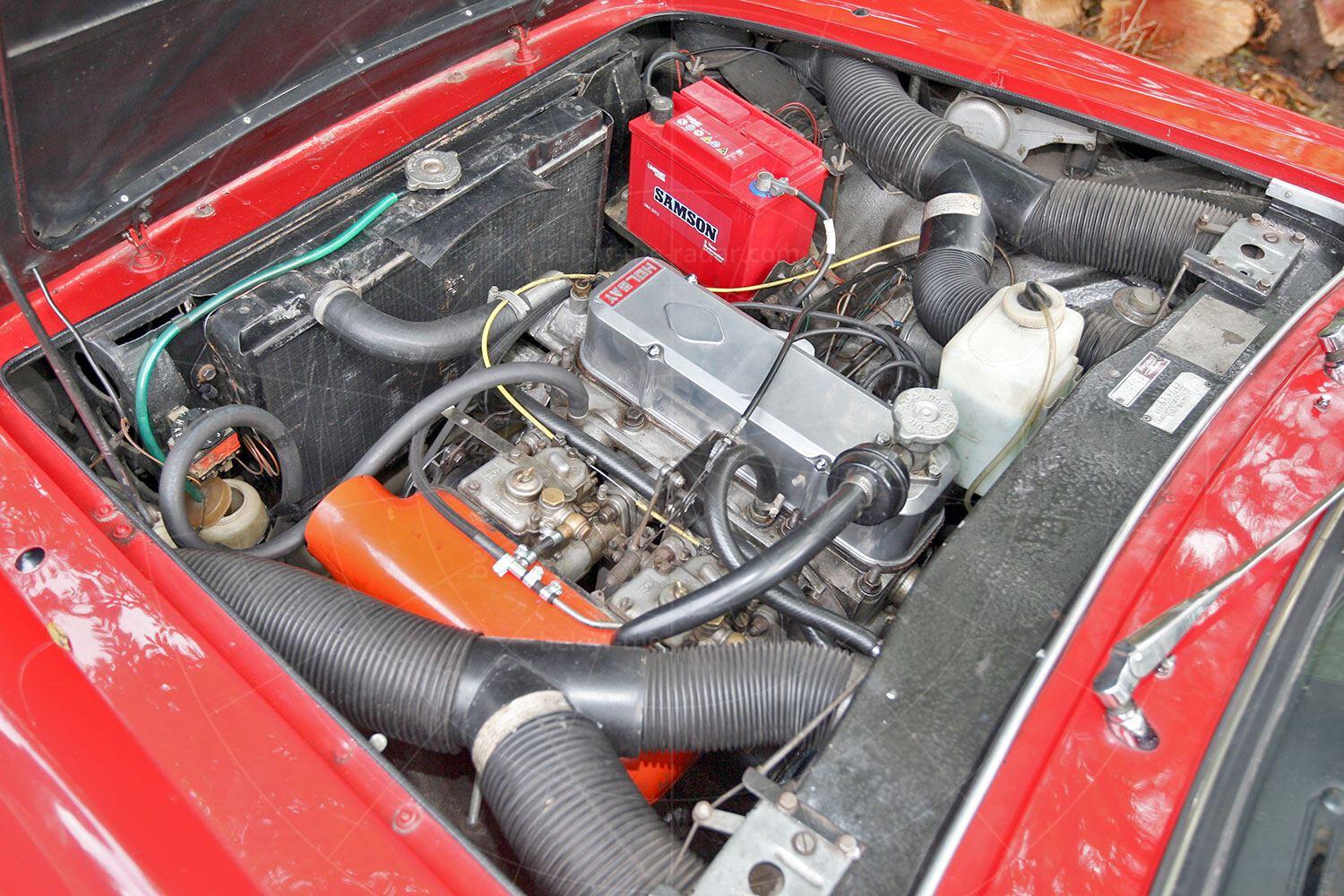 Sunbeam Venezia engine bay Pic: magiccarpics.co.uk | Sunbeam Venezia engine bay