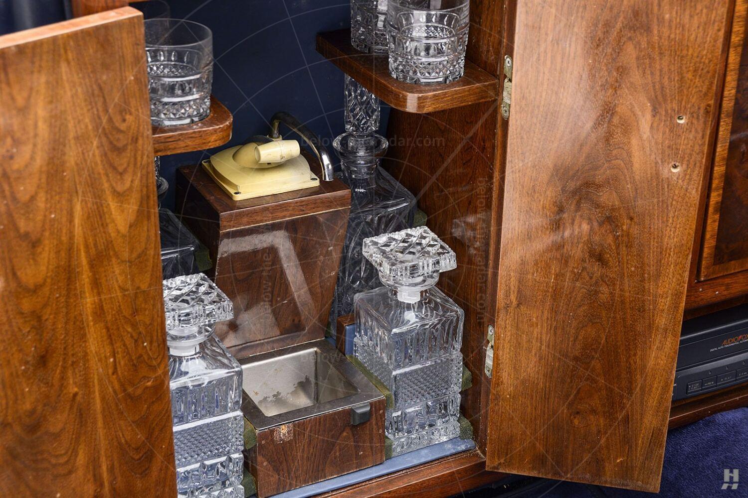 Silver Spur landaulette cocktail cabinet Pic: Hyman Ltd | Silver Spur landaulette cocktail cabinet