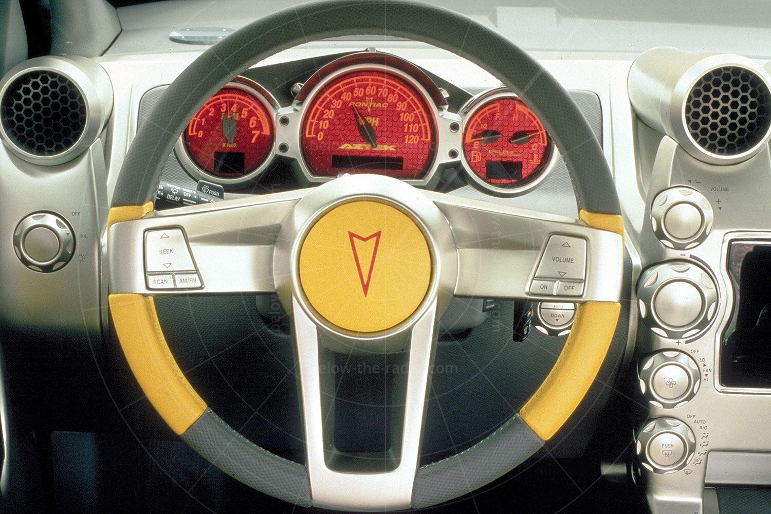 Pontiac Aztek concept - dashboard Pic: General Motors | Pontiac Aztek concept - dashboard
