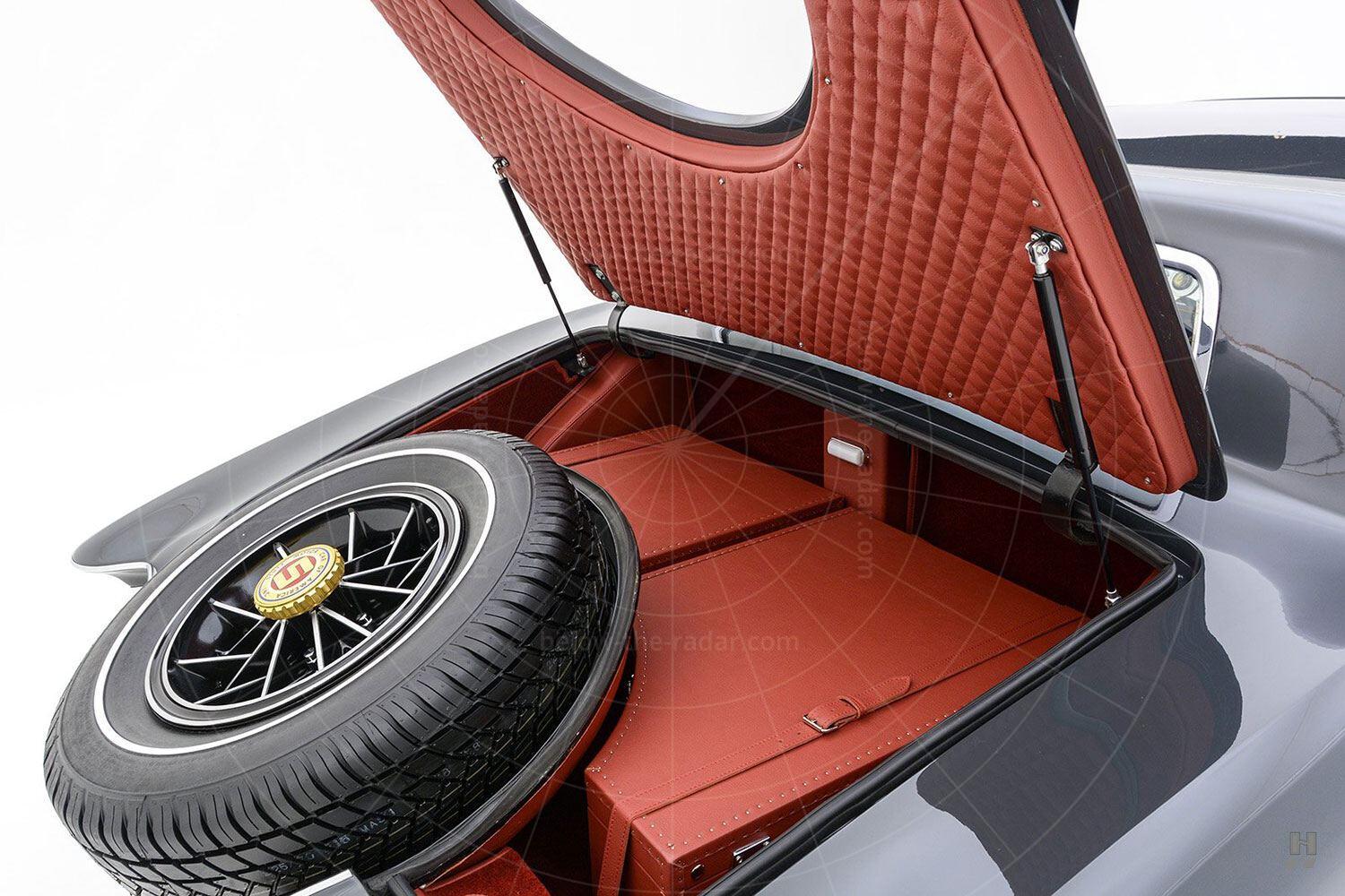 1971 Stutz Blackhawk coupé fitted luggage Pic: Hyman Ltd | 1971 Stutz Blackhawk coupé fitted luggage