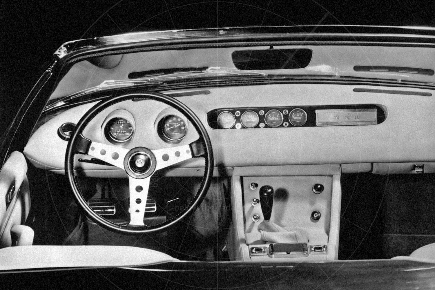 The LMX Sirex dashboard Pic: Magic Car Pics |