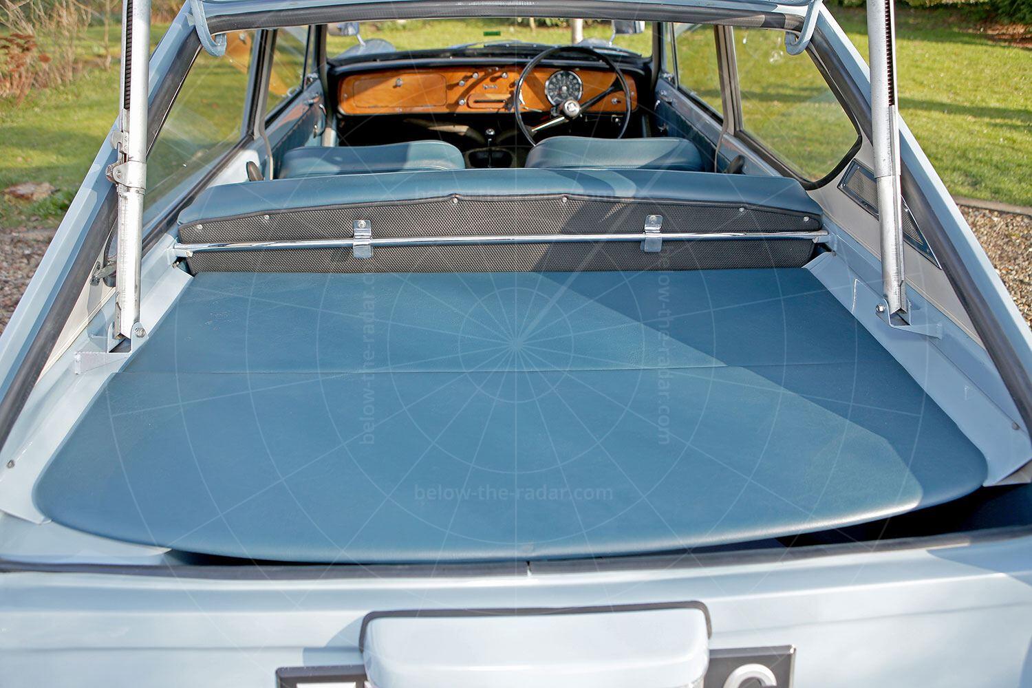 The two-piece parcel shelf is very basic Pic: magiccarpics.co.uk |