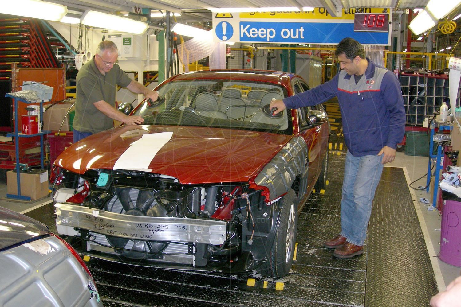 The windscreen also has to be placed and fixed by hand, right in front of the automatic glazing cell Pic: Gillian Bardsley | The windscreen also has to be placed and fixed by hand, right in front of the automatic glazing cell