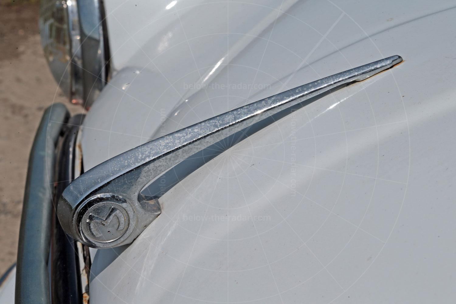 Bonnet mascot on the Vauxhall-based Morris Minor van Pic: Magic Car Pics | Bonnet mascot on the Vauxhall-based Morris Minor van